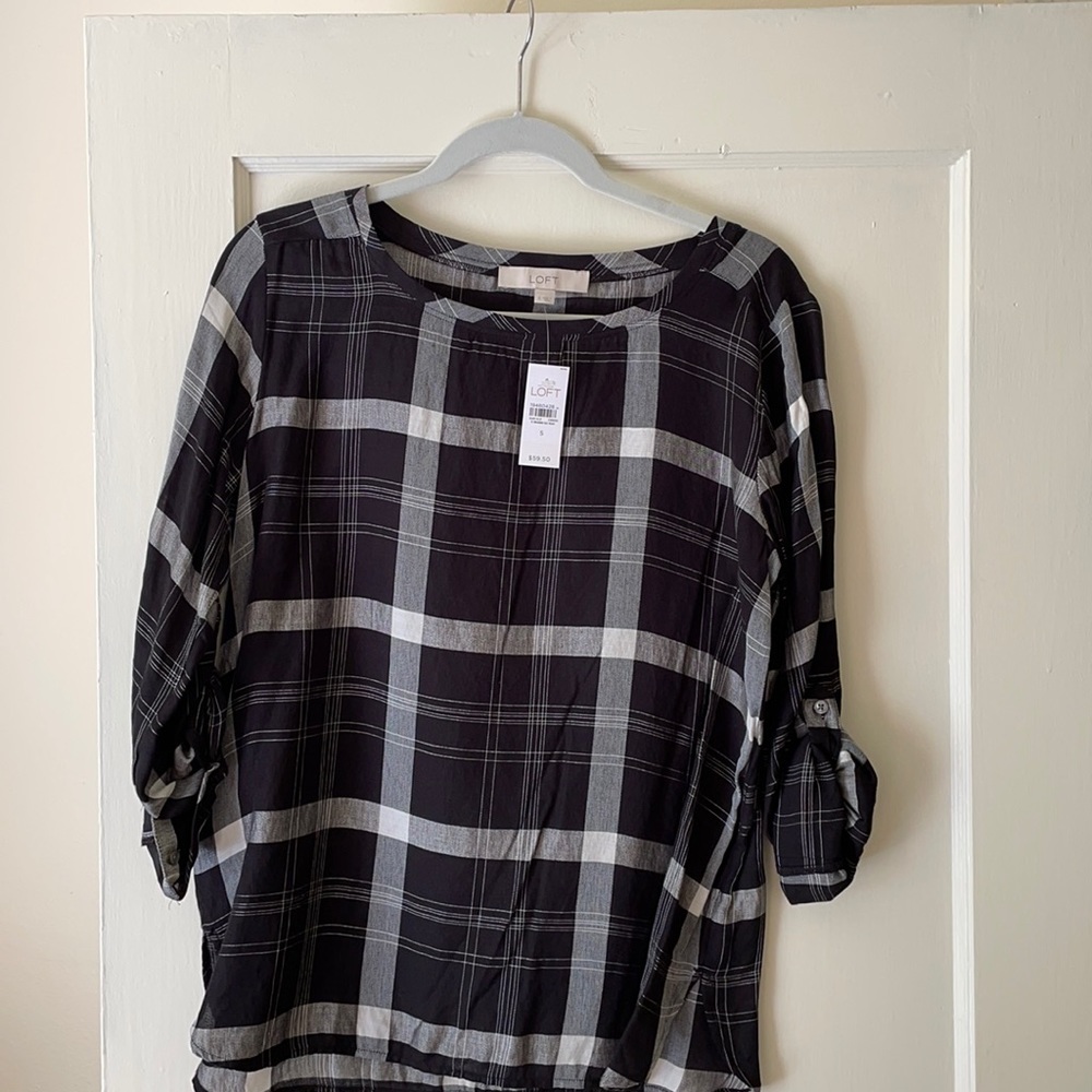Cute top! Perfect for fall!